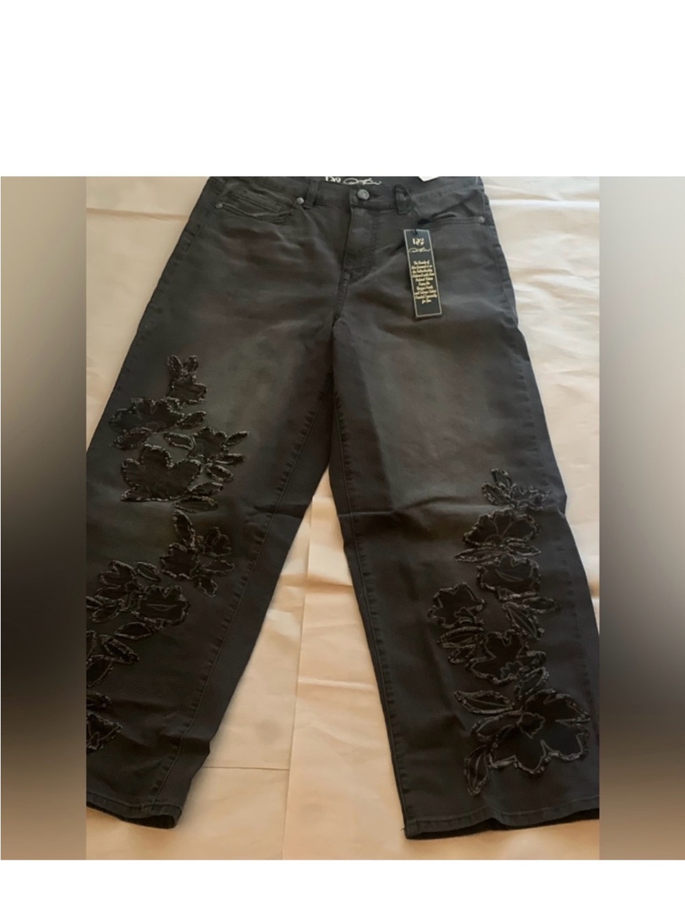 DG2 Any 3/$28 Black Embroidered Floral Jeans. NWTS